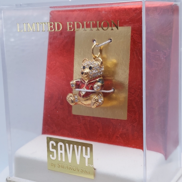 Vintage Savvy Collection Swarvoski Crystal Bear Pendant 1". - Picture 3 of 11